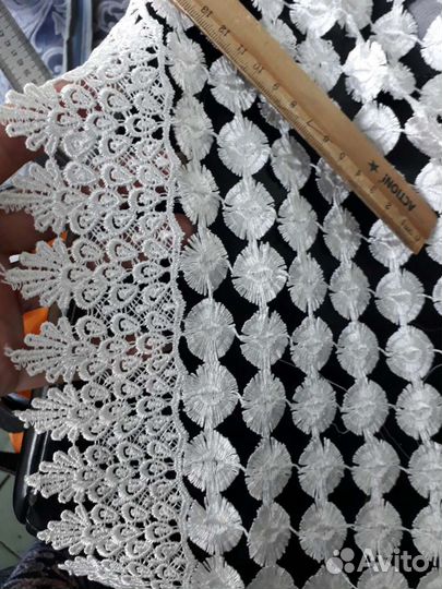 Отрез ткани кружево