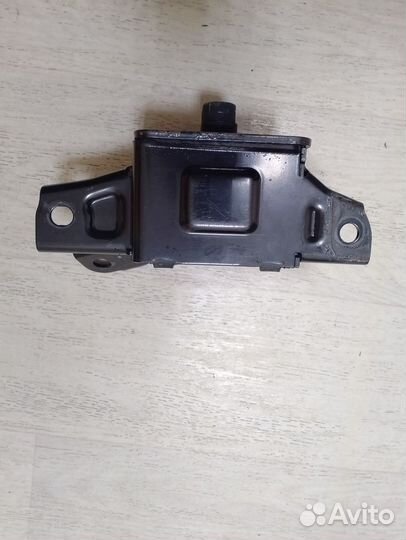 Опора (подушка) двигателя левая Hyundai ElantraVI