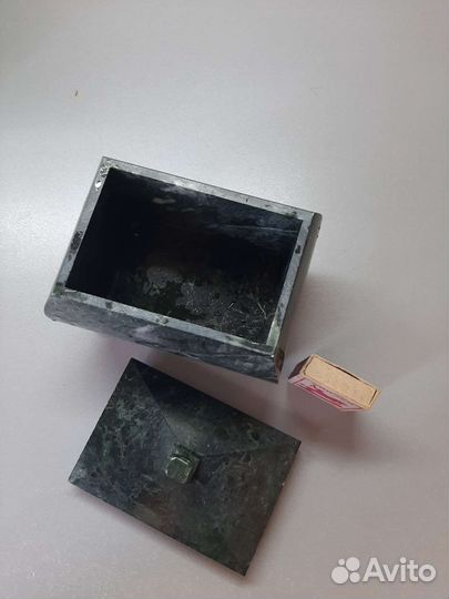 Шкатулка из змеевика