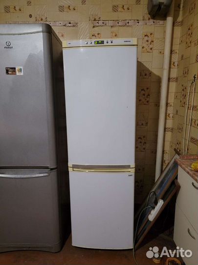 Холодильник Samsung