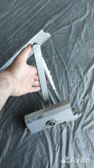 Доводчик дверной diplomat