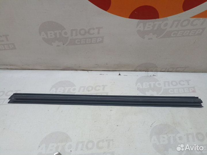 Уплотнитель передний левый Bmw 5 Series F10 N20B20