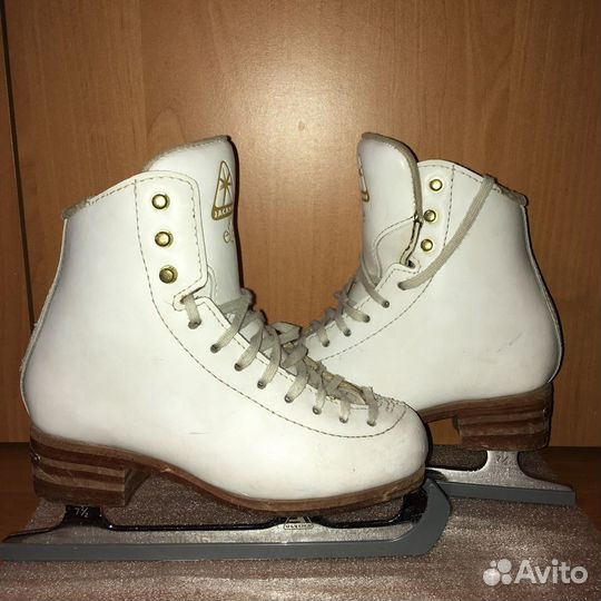 Профессиональные фигурные коньки Jackson Elle