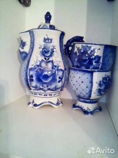 Графин с двумя чашками