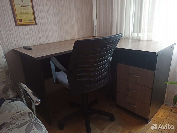 Стол для школьника угловой