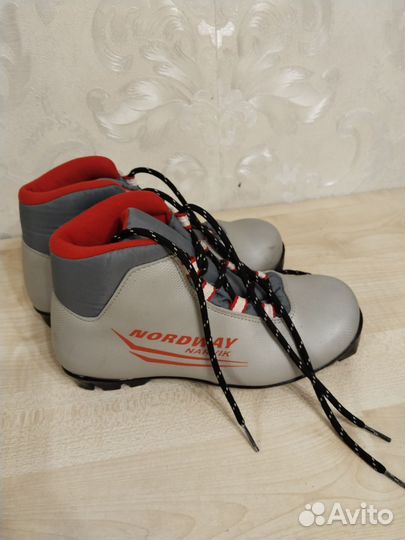 Лыжные ботинки