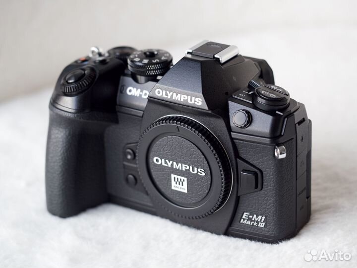Olympus OM-D E-M1 mark III + RM-CB2 Пульт + RRS