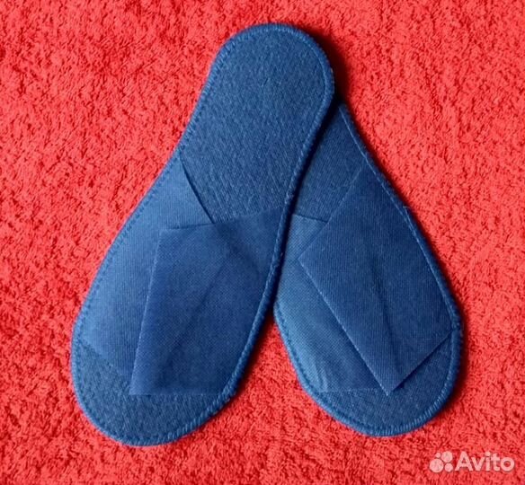 Одноразовые синие тапочки для хостелов