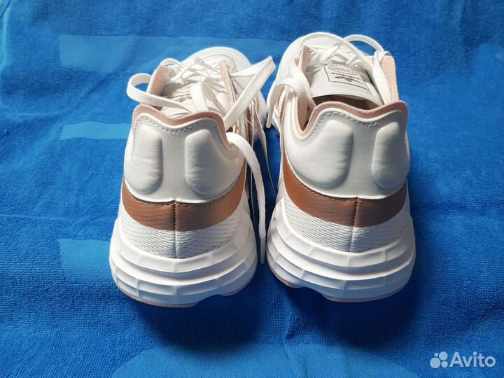 Кроссовки женские adidas, р.39