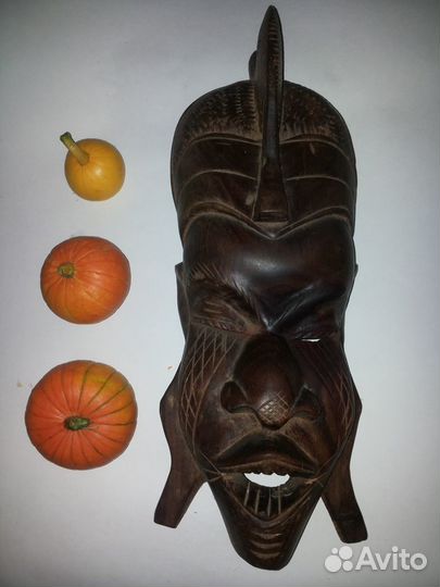 Маска африканская красного дерева