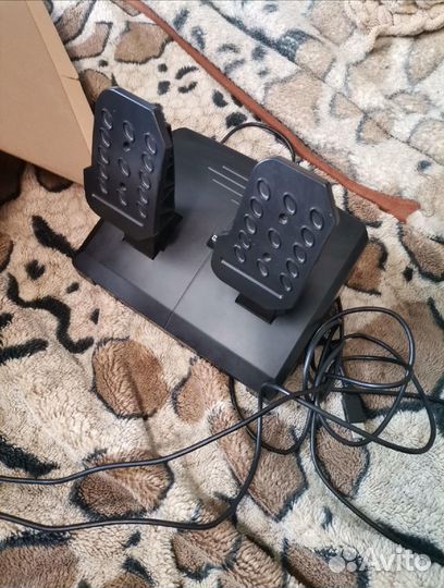 Игровой руль с педалями