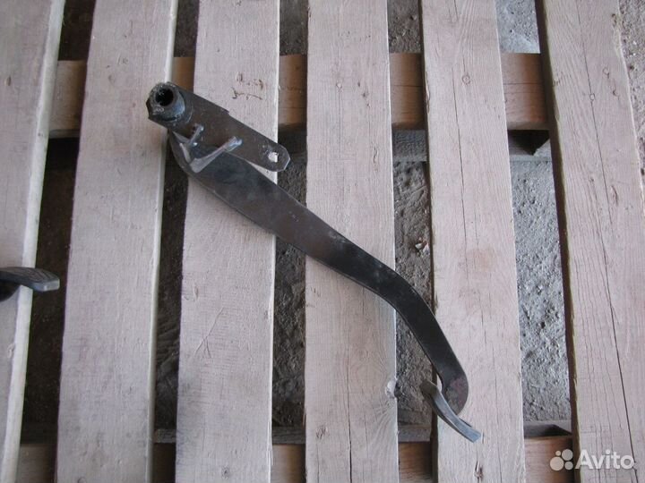 Педаль тормоза Suzuki Liana