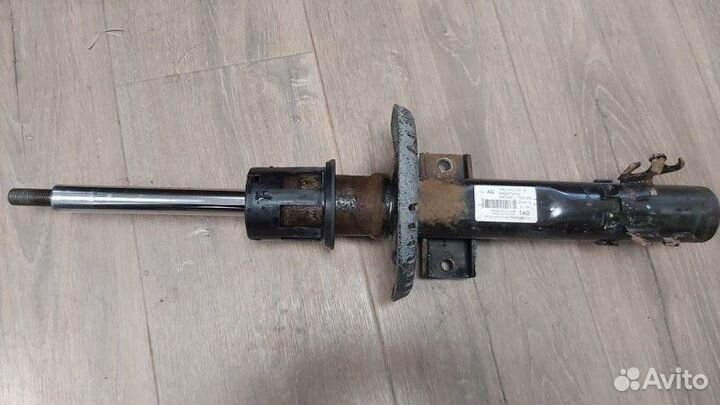 Стойка передняя Volkswagen Polo