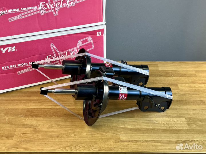 Амортизаторы передние Toyota Camry KYB