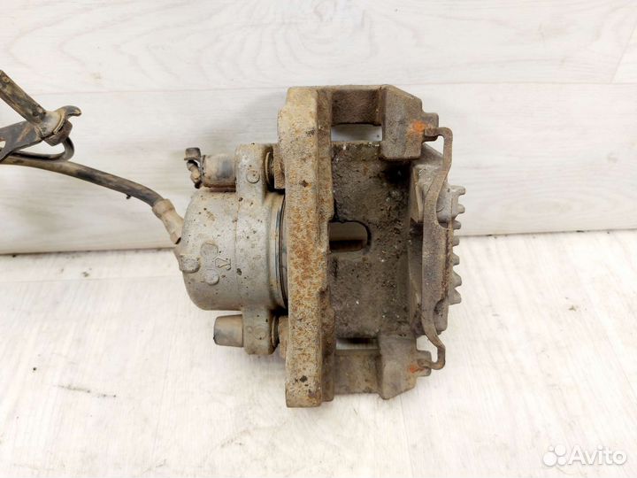 Суппорт тормозной передний левый BMW 5 E60/E61