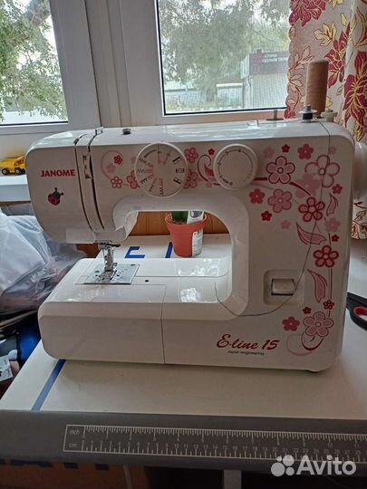 Швейная машина Janome