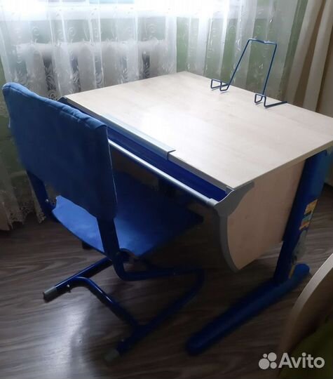 Школьная парта и стул