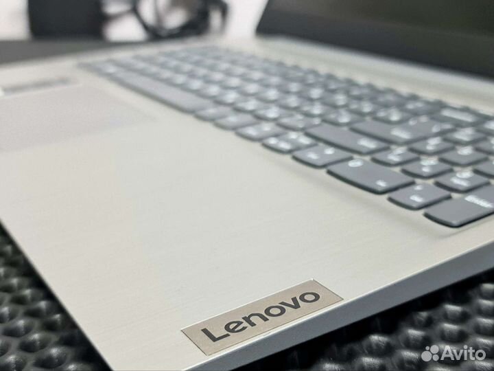 Ноутбук Lenovo 4ядра 8/256 Быстрый