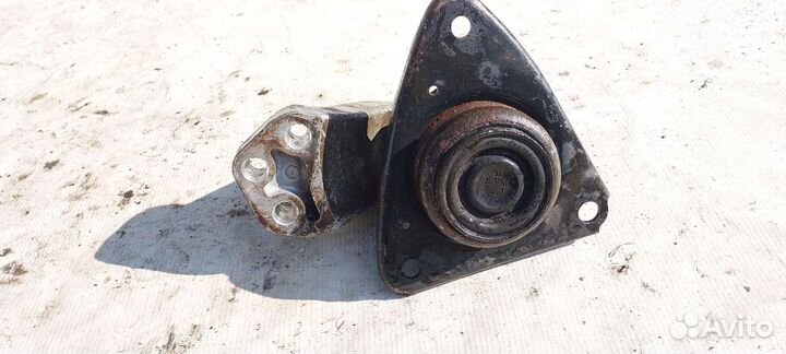 Подушка опора двигателя правая Kia Ceed 1