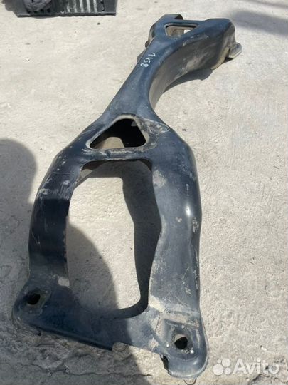 Балка подвески задняя Volkswagen Touareg 7L