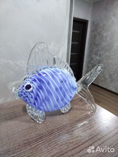 Стеклянная декоративная фигурка рыбы
