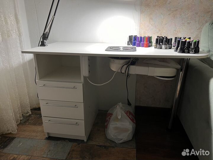 Маникюрный стол с вытяжкой бу