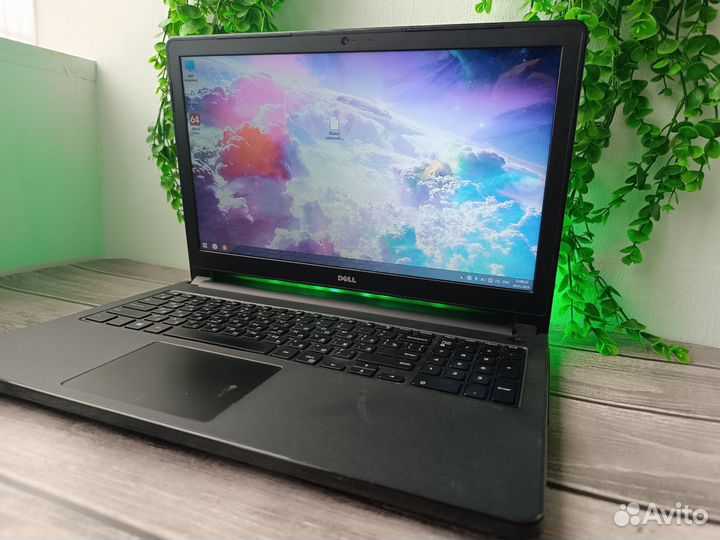 Ноутбук dell/i3-5005u/8GB/SSD256