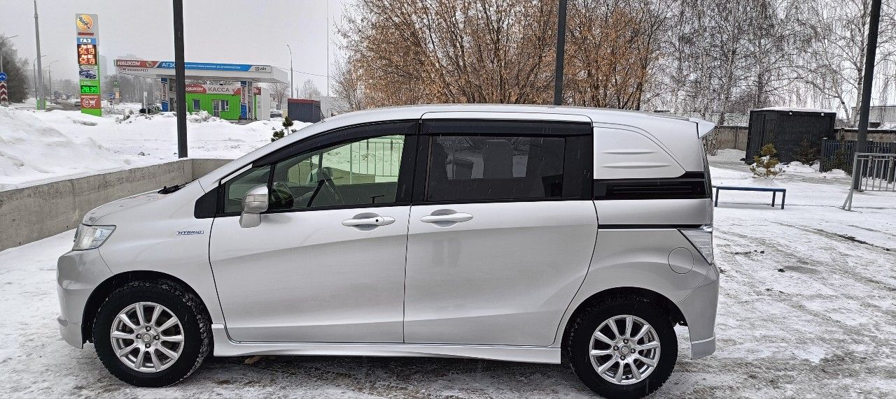 Honda Freed: фото владельца