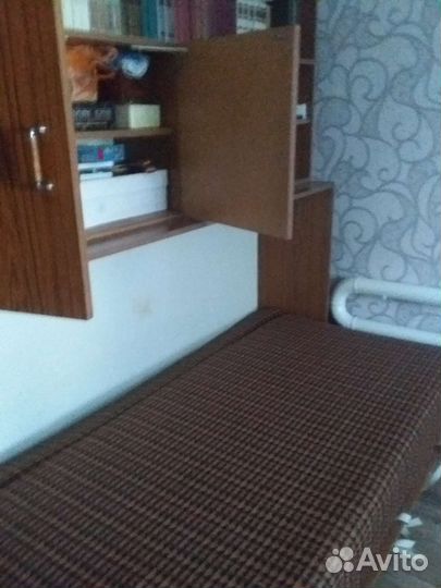 Стенка с кроватью