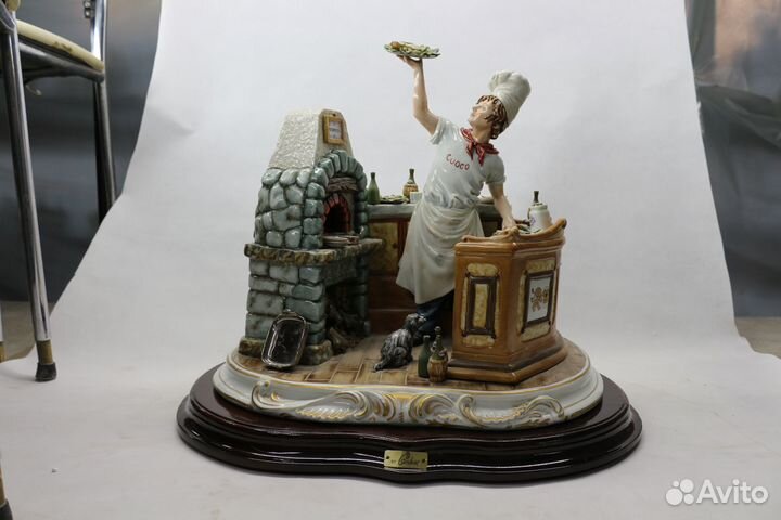 Статуэтка из фарфора Повар