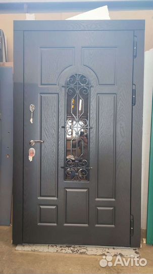 Дверь входная металлическая в дом