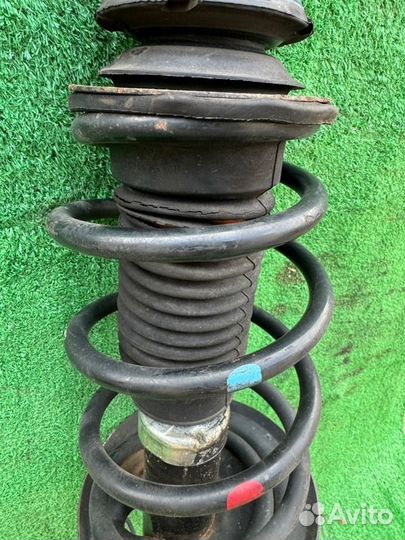 Стойка передняя левая Toyota Aqua NHP10 1NZ 2014