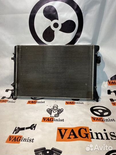 Радиатор охлаждения двигателя Vw Passat B6 3.2