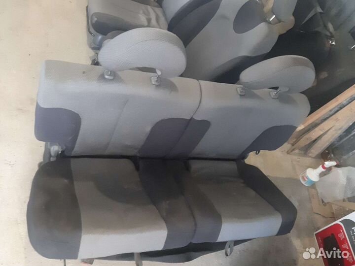 Сиденье Daihatsu YRV