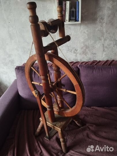 Прялка старинная в рабочем состоянии