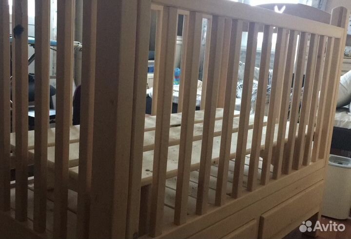 Детская кроватка из массива кедра