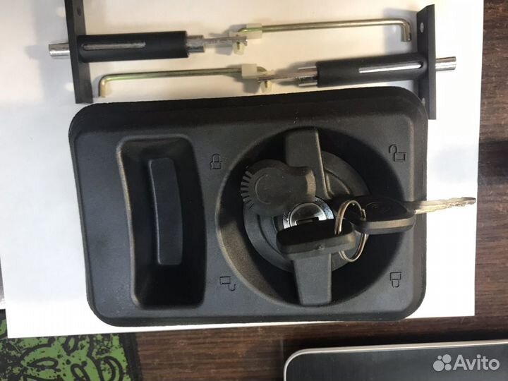 Замок двери Т образный