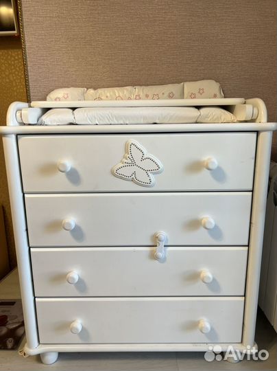 Детская кроватка с маятником