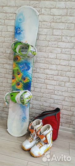 Сноуборд с креплениями и ботинками