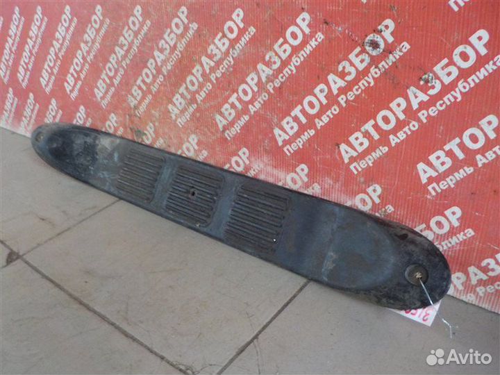 Накладка подножки задняя правая Mitsubishi L200 KB