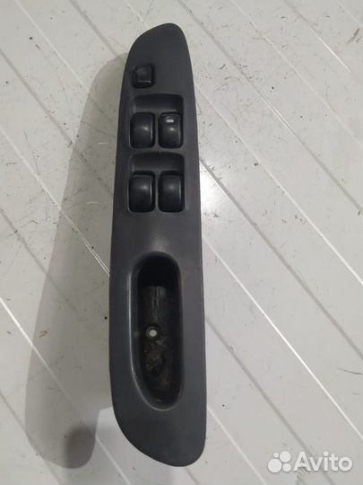 Блок управления стеклоподъемниками передний правый