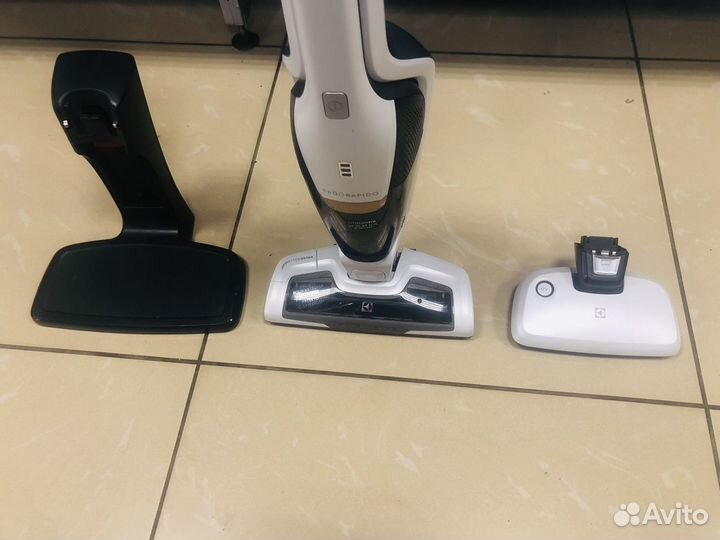 Вертикальный пылесос Electrolux