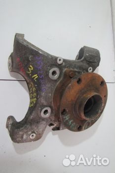 Кулак задний левый 4F0505433E