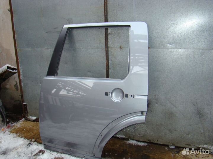 Задняя левая дверь Land Rover Discovery 4 10г