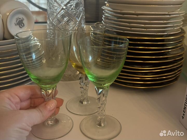 Блюда, тарелки, чайник и чашки, бокалы