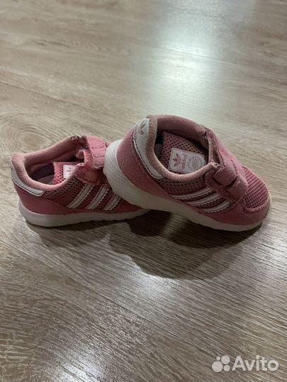 Кроссовки adidas