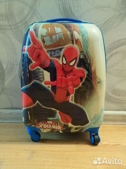 Детский чемодан на колесиках