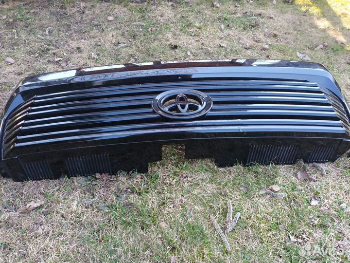 Решетка радиатора toyota tundra