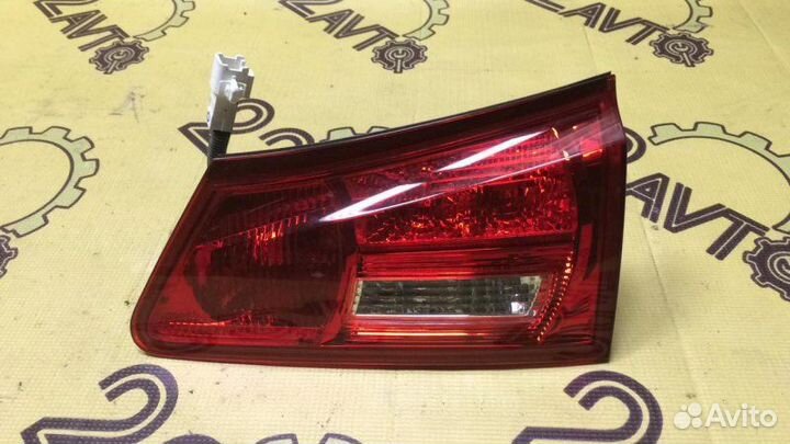 Стоп сигнал в крышку багажника задний правый Lexus