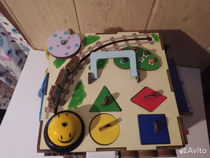 Огромный бизикуб